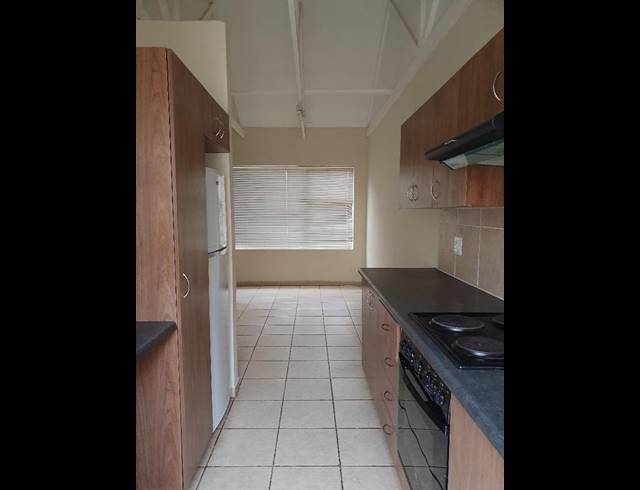 2 BEDROOM PROPERTY TO RENT IN KINGSWOOD